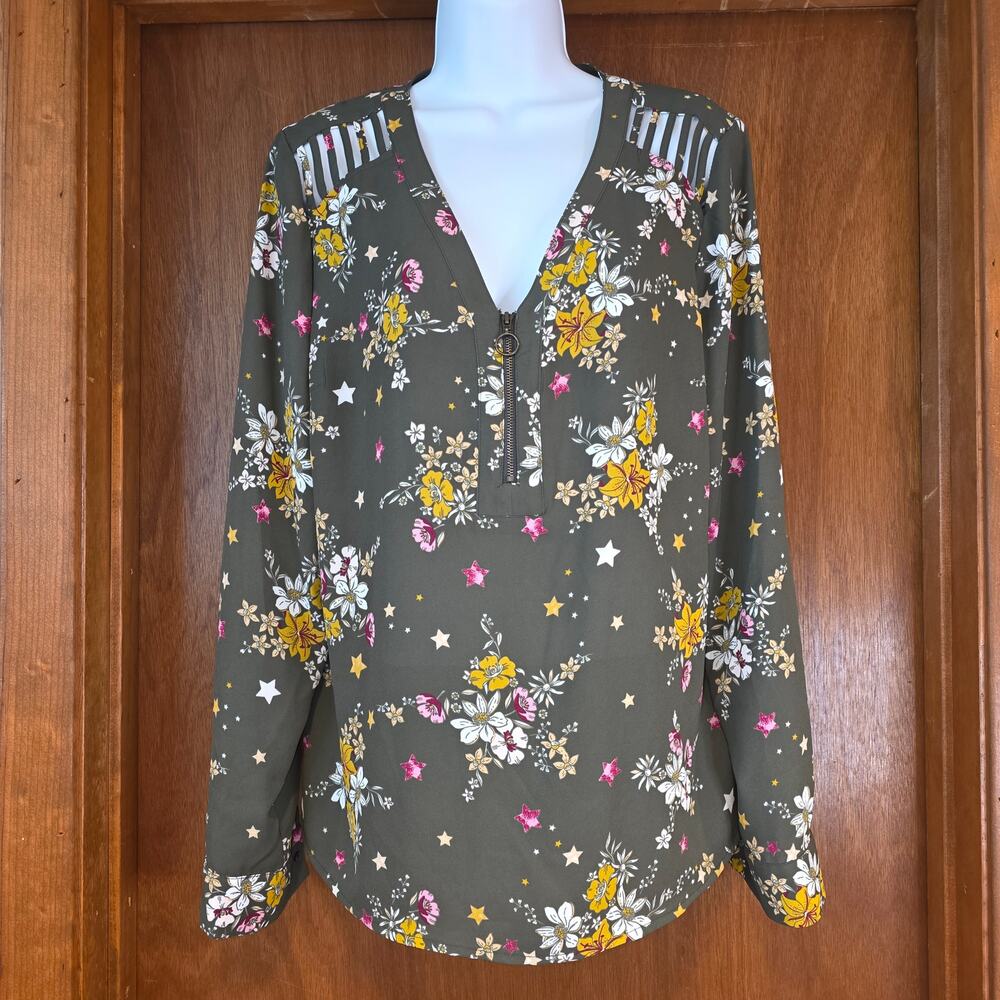 EUC‎ Candies green v-neck, blouse, floral, starts, cut out shoulders sz XL